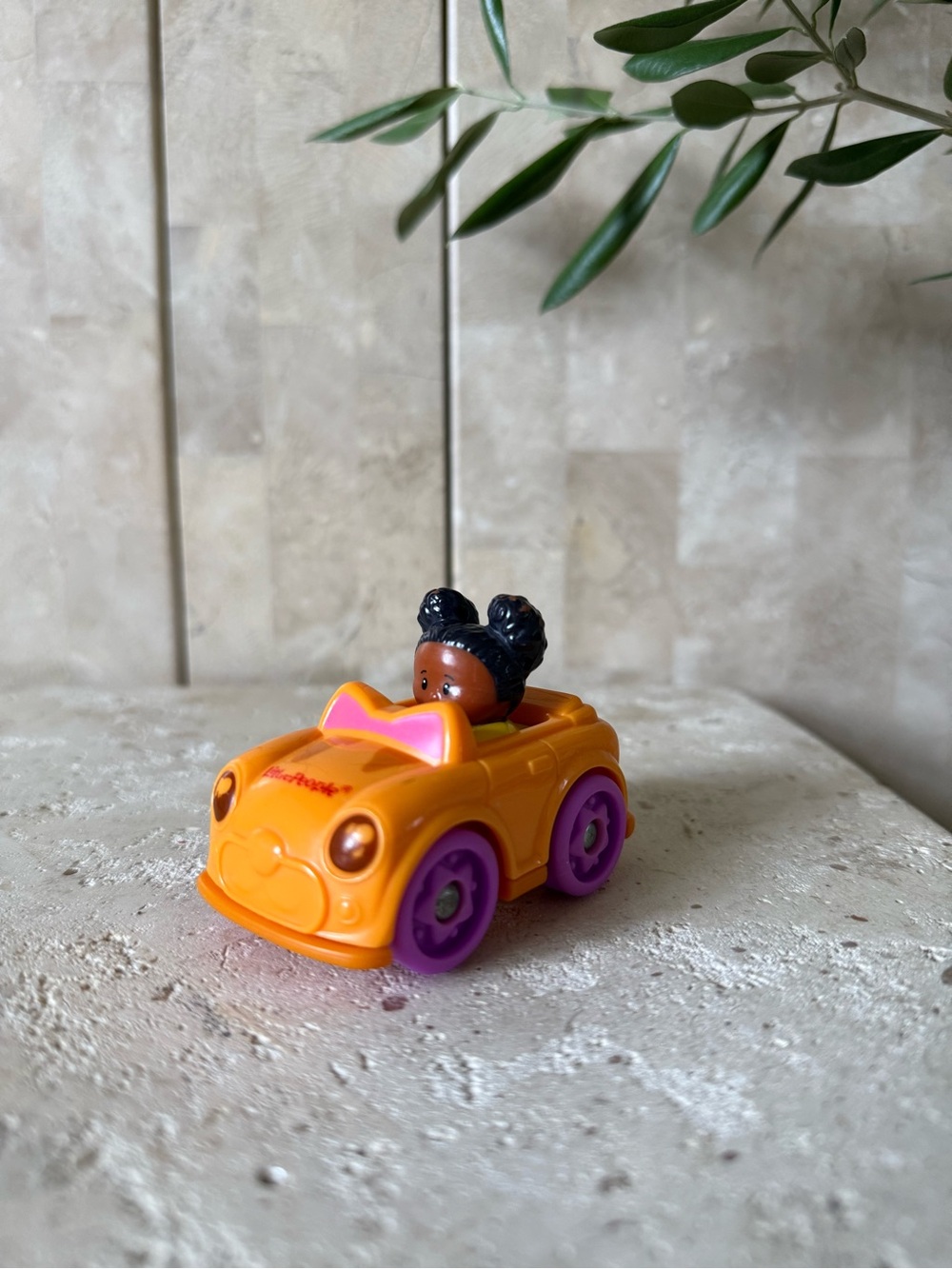 LITTLE PEOPLE | Tessa wheelie